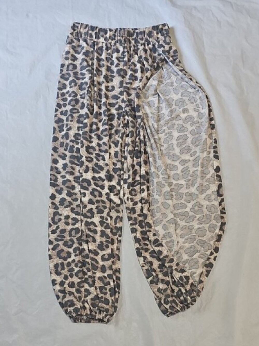 Zenana Medium Leopard Animal Print Elastic Waist Harem Split Side Pants Used